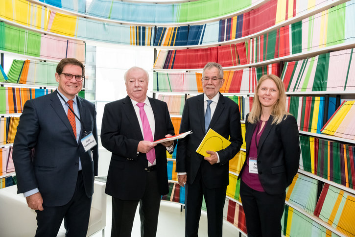 CeMM-visit of President Alexander Van der Bellen and Mayor Michael Häupl 
